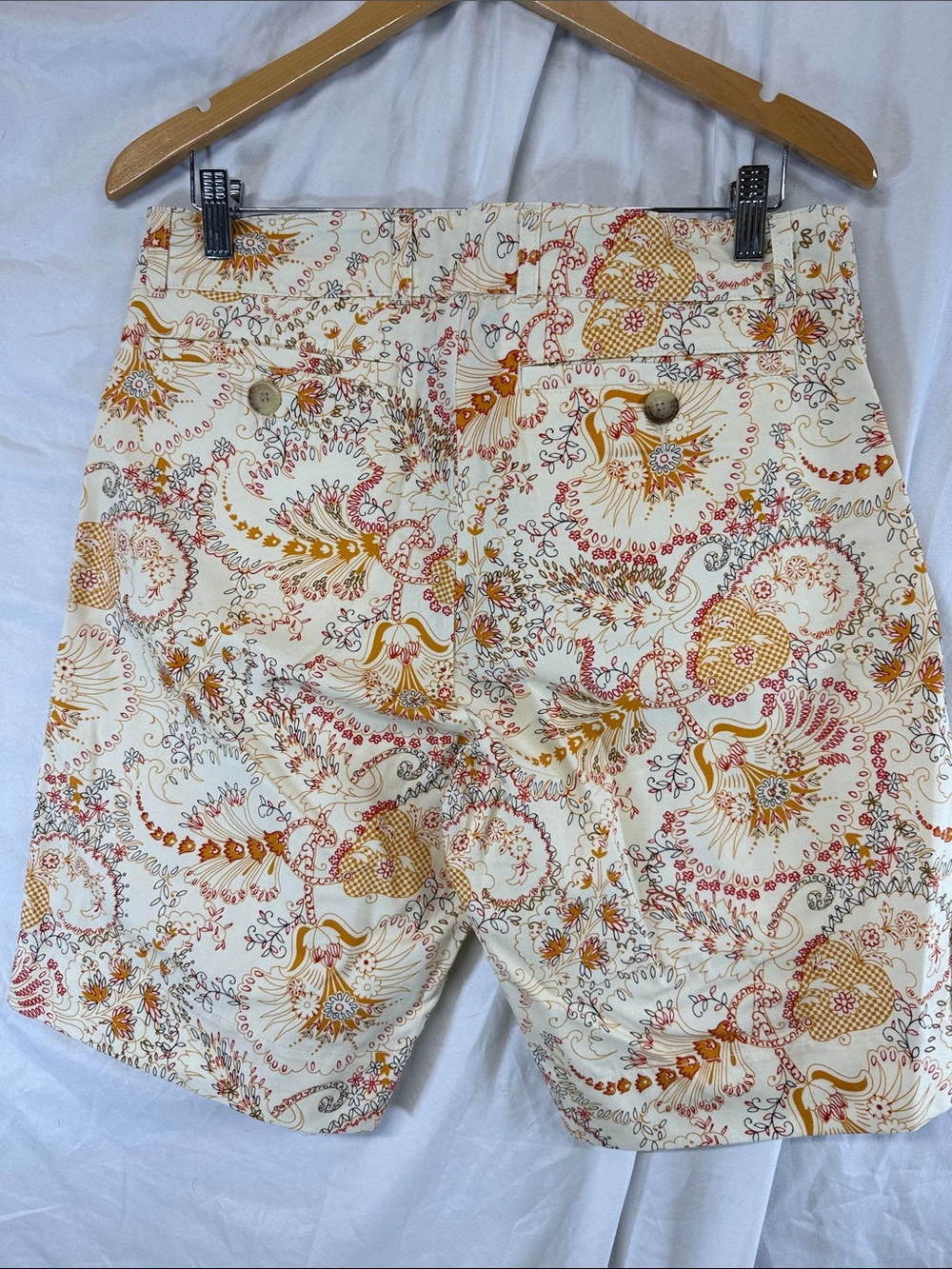 Cream Floral Flat Front Men's Shorts - Picture 2 of 3